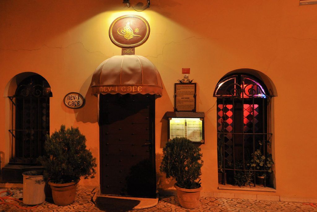 Nevi Cafe giriş